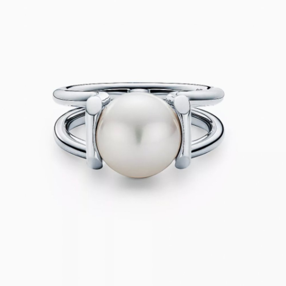 Tiffany HardWare Fresh Water Pearl Ring in Sterling Silver